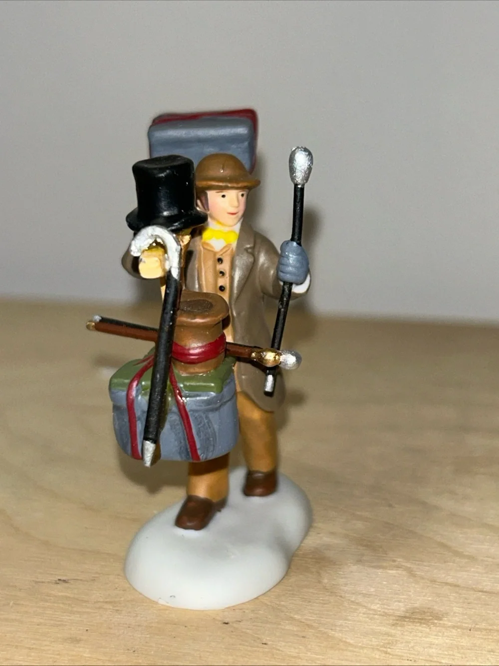 DEPT 56 HERITAGE VILLAGE DICKENS SERIES THE BEST IN HATS & WALKING STICKS